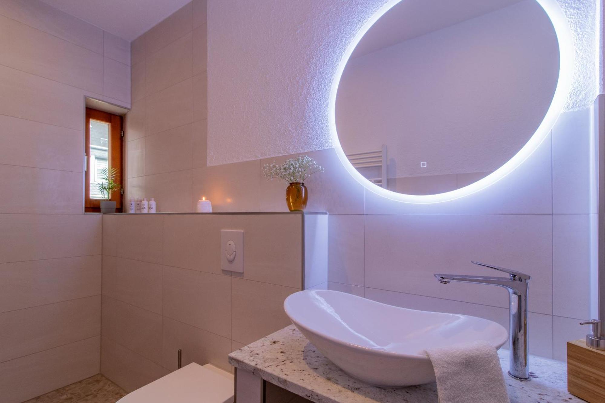 Stilvolles City-Apartment I Netflix I Wlan L Stellplatz I Zentral New Translation Exteriér fotografie
